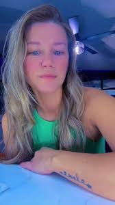 Amber Kearns's Instagram, Twitter & Facebook