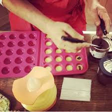 Cake Pops Vive La Couleur Sur Les Tables De Fetes Recette Cake Pops Recette Popcake Gateau Pop