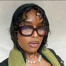 Victoria Edmonds (curlychcaine)