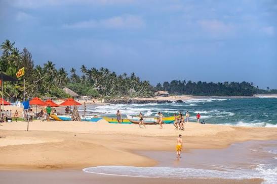 Tangalle Medaketiya Beach uncrowded south coast Sri Lanka Rekawa turtle nesting harbour fresh seafood authentic town