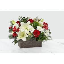 Simple But Beautiful Flower Bouquet On This Christmas Holiday Celebration Home Deli Christmas Flower Delivery Christmas Flower Arrangements Flower Delivery