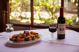 Compare prices for this wine, at 17,000+ online wine stores. Deliciosa Pichanga Acompanada De Un Cabernet Sauvignon Santa Emiliana Fotografia De La Posada El Canelo Santiago Tripadvisor