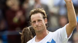 Versus  Futbolista que se pasó a la industria pornográfica murió a los 34  años