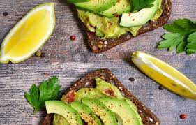 Avocado Toast Recette En 2020 Avocat Farci Toast Avocat Marinade Pour Viande