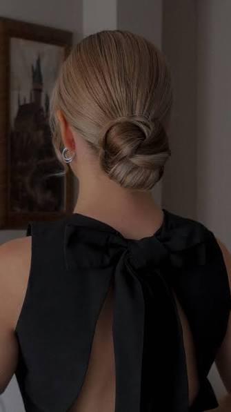 Quick and easy low bun for thick hair 💫 save and try it, #lowbun #lowbunhairstyle #hairstyletutorial #updotutorial #updo #updohairstyles #easyhairstyle