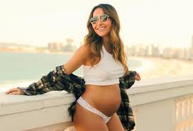 Sabrina sato e nicole bahls embarcam em aeroporto do rio. Sabrina Sato Gets Pregnant In The Sun At Copacabana Palace Who