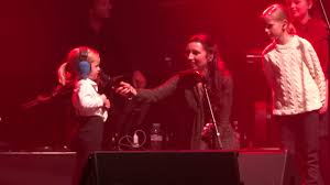 Angelo gabriele kelly (* 23. Angelo Kelly Family William Singt Kling Glockchen Dortmund 23 12 2018 Youtube