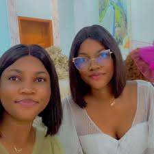 Hello les z'amours❤️ We are glowing😎 Dress by Pincée d'étincelles Make up  by @ Freddy herman La boutique de vêtements Pincée d'étincelles est...