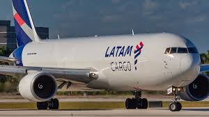 Cargo (countable and uncountable, plural cargos or cargoes). Latam Cargo Wikipedia La Enciclopedia Libre