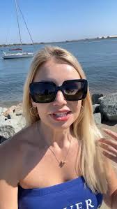 The ultimate boater debate: sandbar chill or wide-open throttle? Let’s see  who rules the water? 🚤💨👙🏖️🍻