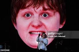 Elliot John Gleave, better known by his stage name Example, performs...  ニュース写真