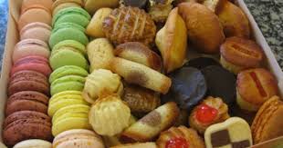 Petits Fours Secs Sec Meaning Dry Include A Variety Of Small Desserts Such As Special Dainty Biscuits Baked Meringues Ma Cuisine Mignardise Petits Fours