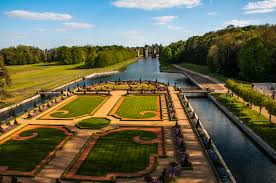 Nous imaginons et réalisons avec vous votre jardin. Jardin Du Chateau De Maintenon Ile De France France Castles