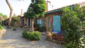 Laiisez Vous Bercer Par La Douceur De Collioure Occitanie Collioure Pyreneesorientales Fran Location Maison Vacances Locations Vacances Maisons Historiques