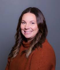 Elizabeth Williamson's Instagram, Twitter & Facebook