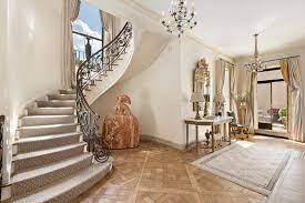 Smooth work commute, popular bars and nightlife, nearby restaurants and grocery stores, and safety. Upper East Side New York Luxury Real Estate Homes For Sale