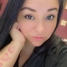 Would you play Fear Pong with your parent? 🤔 Check out Aaron play his mom  Shirley in #FearPong! 🍻