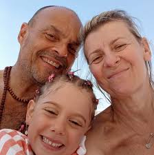 Damiano dei Maneskin ha dedicato Coraline alla sua fidanzata Giorgia  Soleri, che ha convissuto per anni con malattie, all'epoca invisibili, come  vulvodinia ed endometriosi, ha sofferto senza essere capita e creduta dai