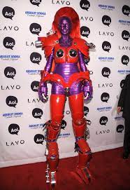 Heidi klum shares her halloween costume for 2020. All Of Heidi Klum S Halloween Costumes Over The Years Glamour