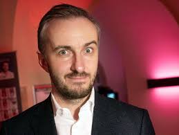 Seine neue show startet im herbst. Bohmermann Platziert Parodie Auf Unterhaltungs Magazine Im Kiosk