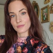 Eva Bourgeois 🦢 (@eva.d.antan) • Instagram photos and videos