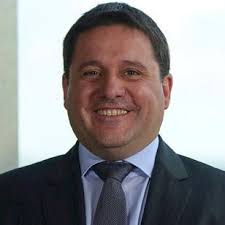 Hace un mes me despedí de Guyer & Regules después de 11 años.