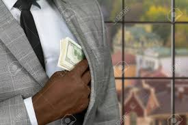 Vérifiez bien l'expéditeur du mail et l'adresse email. Homme D Affaires Noir Cachant L Argent Homme Riche Sur Fond Urbain Penale Est Toujours Prudent Se Eloigner De La Loi Banque D Images Et Photos Libres De Droits Image 55416051