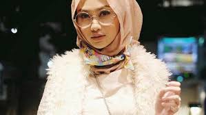 Maybe you would like to learn more about one of these? 5 Tips Memakai Kacamata Saat Berhijab
