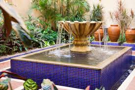 Gartenbrunnen brunnen zierbrunnen außen brunnen springbrunnen brunnen wasserfall wasserspiel für garten, gartenteich, terrasse, balkon sehr dekorativ. Hof Idee Mediterraner Hof Mit Wasserspiel Brunnen Pflanzen