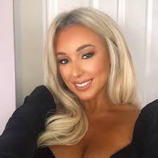 Chloe Phelps (@chloe_phelps)