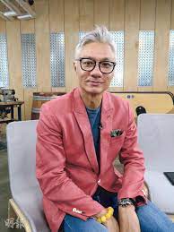 江南 作詞：李瑞洵 作曲：林俊傑 編曲：蔡政勳/陳建瑋 監製：許環良 風到這裡就是黏 黏住過客的思念 雨到了這裡纏成線 纏著我們流連人世間 妳在身邊就是緣 緣分寫在三生石上面 愛有萬分之一甜 寧願我. æž—ä¿Šè³¢ç„¡ç‚ºåŠ‰å˜‰çŽ²é€€å‡ºå¨›åœˆ 20150803 Showbiz æ˜Žå ±olç¶²