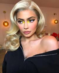 Kylie Jenner Yellow Eyeshadow Kylie Jenner Makeup Look Kylie Makeup Celebrity Makeup Looks
