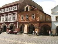 Jun 06, 2021 · radnice umístila kolem potoka cedule se zákazem krmení s hrozbou pokuty, málokdo je však respektuje. Domazlice Mesto Turistika Cz