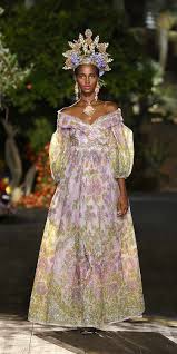 Dolce Gabbana Alta Moda Sartoria Fall Winter 2019 20 Dolce Gabbana S Midsummer Night S Dream Alta Moda Autumn Winter 2015 16 Tres Haute Diva In 2020 Fashion Pretty Dresses Dolce And Gabbana