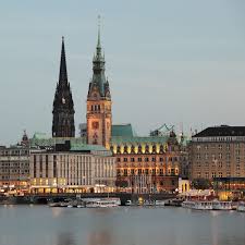 Hi, könnte man nicht die group umbennen, um ein leichteres hinzufügen neuer. Rathaus Hamburg Beleuchtet Hamburg Hansestadt Hamburg Alster Hamburg
