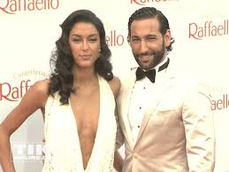 Das verkündete das paar am samstagabend in den sozialen netzwerken. Rebecca Mir Und Ihr Freund Massimo Sinato Beim Raffaello Summer Day 2014 Tikonline De