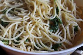 Spaghetti aglio e olio merupakan sebuah hidangan tradisional pasta itali dari naples. Delicious Spaghetti Aglio E Olio Untuk Sarapan Di Nur Qaseh Azie Kitchen
