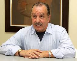 Tulio zuloaga era originario de barranquilla y profesional en filosofía de la universidad javeriana. Tulio Zuluaga