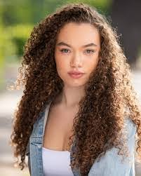 Davetta Brown's Instagram, Twitter & Facebook