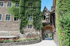 The town of cochem is the main tourist center — easily accessible by train, with a cobbled old center and a delightful waterfront promenade. The Princess Of Cochem Castle My Hilarious Quest For Instagram Perfection Dutch Wannabe