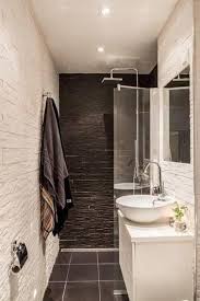 10 Petites Salles De Bain Pleines D Astuces Deco Salle De Bains Etroite Idee Salle De Bain Petite Salle De Bain