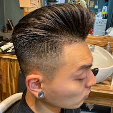 슬릭백 언더컷은 포마드로 머리를 뒤로 넘기는데 굉장히 기름져서 위 짤처럼 머리에 쫙 달라붙게 되거든. Paulsbarbershop Seoul Barber Shop Gangnam District Facebook 77 Photos