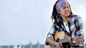 G em biarkan aku yang bisa dapat menuntunmu am d di saat kau dilanda ragu g em dan biarkan aku membuatmu lepas tertawa am d dan biarkan. Chord Kunci Gitar Lirik Ada Aku Di Sini Dhyo Haw Biarkan Aku Jadi Sesuatu Yang Berarti Untukmu Tribun Solo