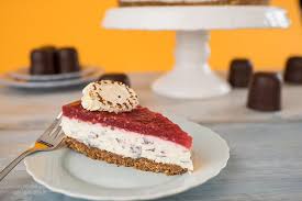 Super Dickmanns Torte No Bake Stracciatella Torte Mit Himbeer Fruchtspiegel Sallys Blog Kuchen Ohne Backen Kuchen Und Torten Backen