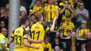 Sein temperamentvoller freund andreas heitert christians frau auf, so dass christian zunehmende vertraulichkeiten zwischen seiner frau und andreas zu entdecken glaubt. Christian Gunter Sc Freiburg Profi Rasiert Sich Aus Liebe Zu Krebskranker Freundin Glatze Stern De