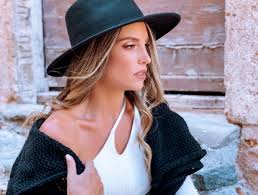 Η ίδια ετοιμάζει το παιδικό δωμάτιο, ετοιμάζει (αν δεν έχει ήδη ετοιμάσει). A8hna Oikonomakoy Etsi Apanthse Stis Fhmes Poy Th 8eloyn Na Einai 3ana Egkyos