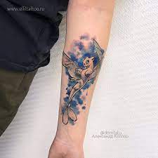 фото женской татуировки на руке в стиле акварель персонаж мультфильма как  приручить дракона дневная фурия  Тату салон «Дом Элит Тату»