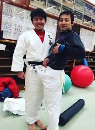 May 24, 2021 · 徳島県阿南市羽ノ浦町中庄の尾崎宮子さん（84）方の納屋の中で、大きな葉を付けたゴボウが育っている。 葉は20枚ほどあり、最も大きいのは長. Oedxnc4nbq2hm