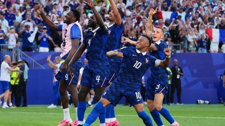 Mbappé strikes to send France into last eight showdown with Morocco at World Cup - RFI