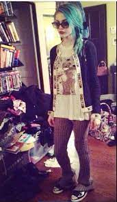 Tumblr is a place to express yourself, discover yourself, and bond over the stuff you love. Frances Bean Cobain Wearing A Smiths T Shirt Frances Bean Cobain Fashion Teenage Fashion